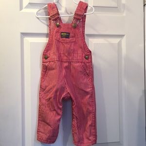 Boy’s OshKosh B’Gosh overalls. Size 24 months. 🎈